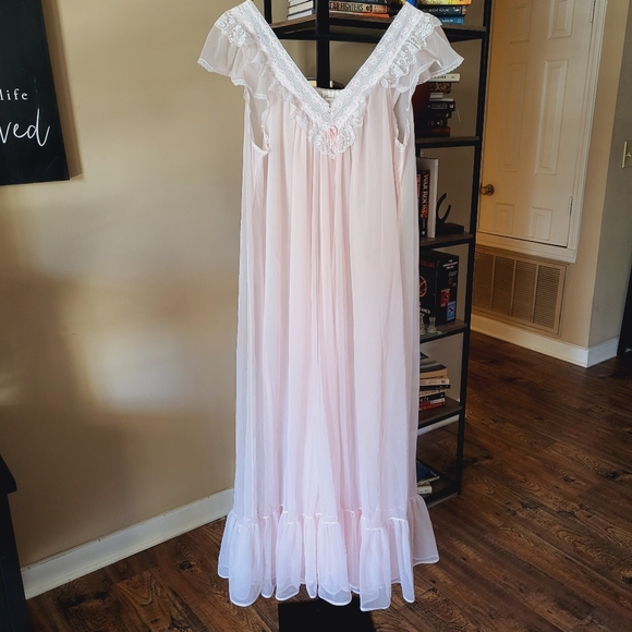 Vintage Other - Vintage Baby Pink Sheer Pegnoir Nightgown by Romantic Traditions